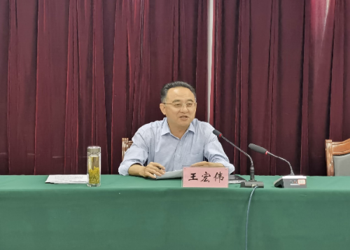 市委常委副市长王宏伟来我校作专题报告